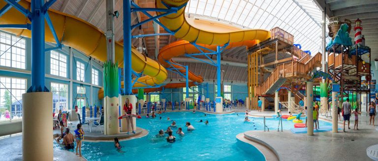 STAYCATION IN MILWAUKEE | FAMILY-FRIENDLY HOTELS WITH A POOL