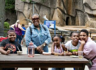 CELEBRATE SUMMER WITH A LA CARTE AT THE MILWAUKEE COUNTY ZOO: A MILWAUKEE TRADITION
