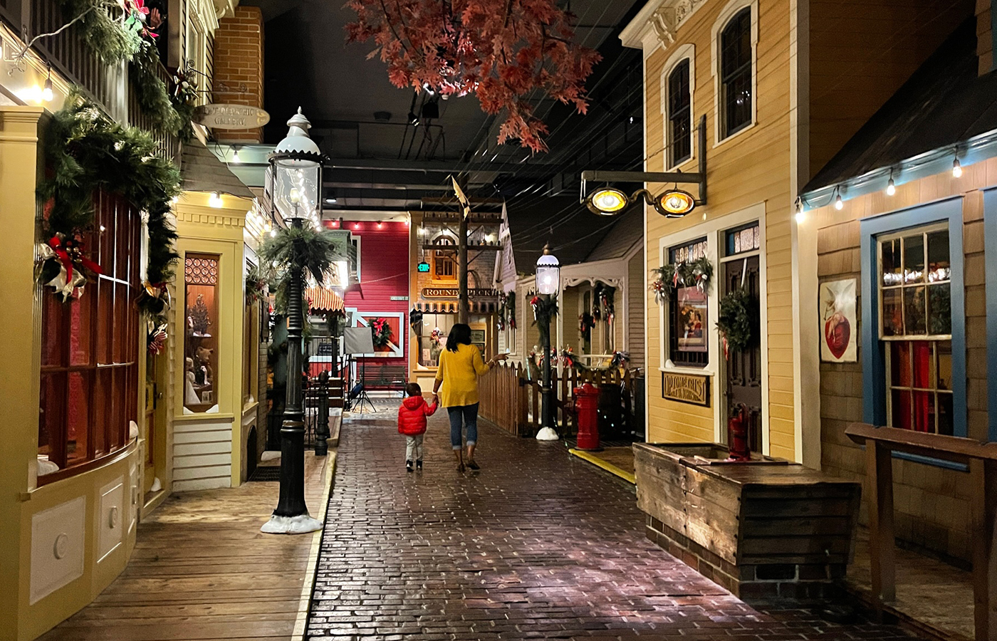 HOLIDAY MAGIC AT THE MILWAUKEE PUBLIC MUSEUM