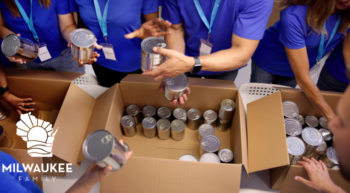 HOLIDAY SERVICE OPPORTUNITIES AROUND MILWAUKEE